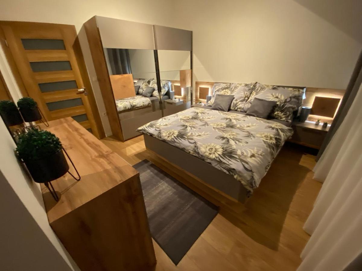 Apartment Mala Praha & Parking In The Garage Zilina Bagian luar foto