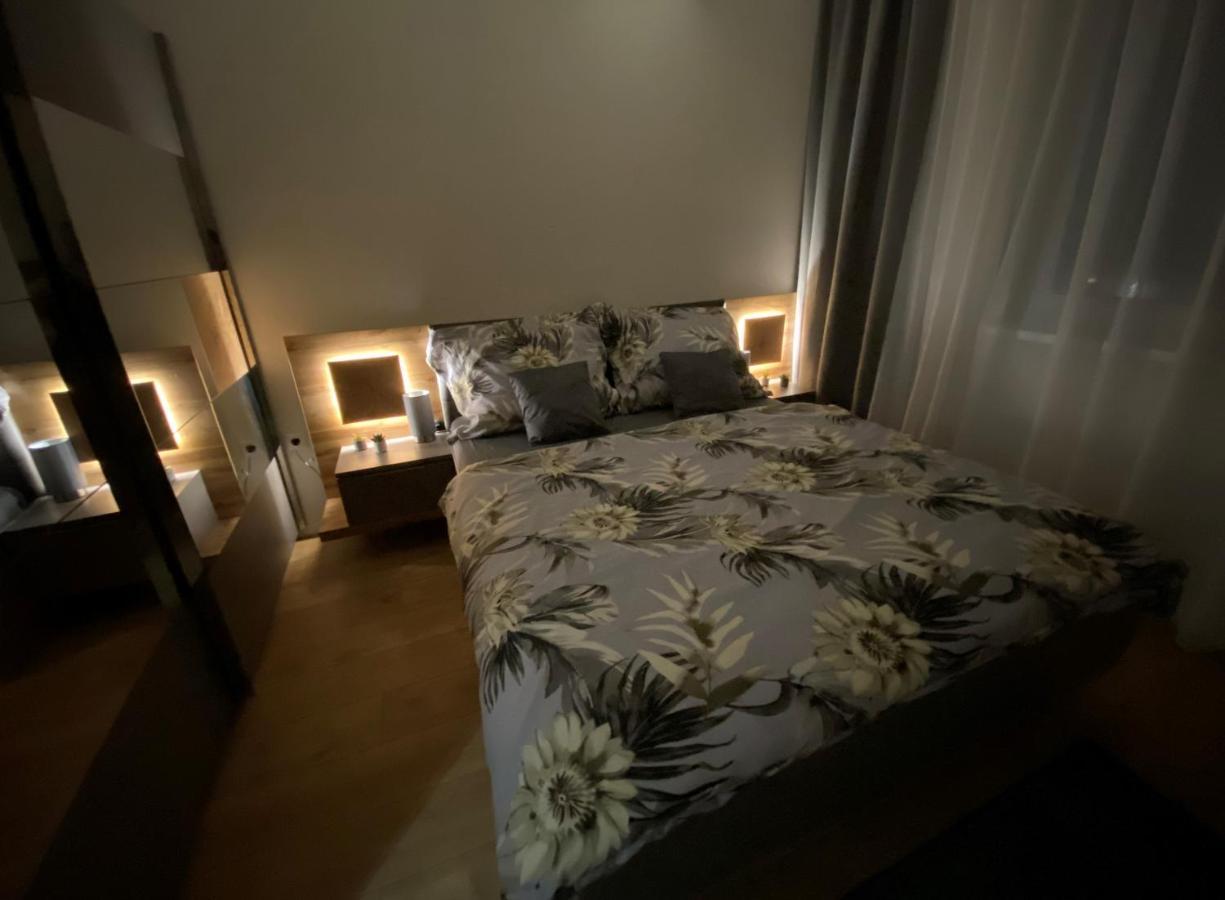 Apartment Mala Praha & Parking In The Garage Zilina Bagian luar foto