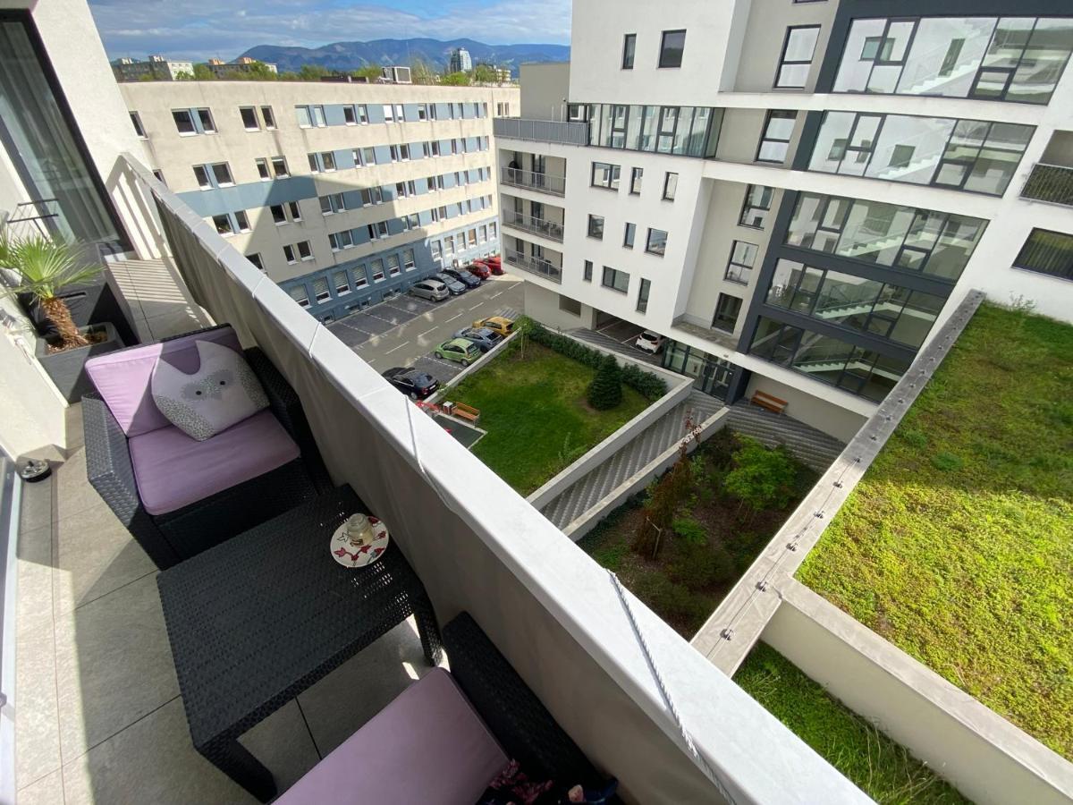Apartment Mala Praha & Parking In The Garage Zilina Bagian luar foto